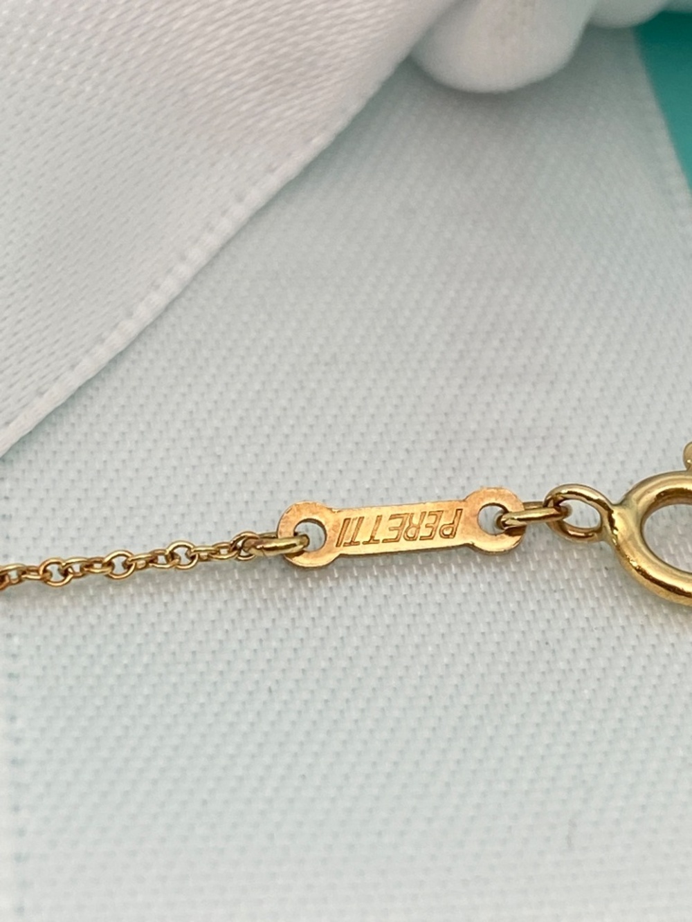 Tiffany & Co Gold Peretti Teardrop necklace 750 16” - Picture 4 of 8